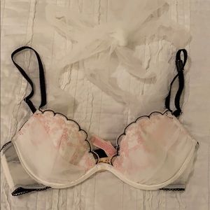 NWT Victoria Secret White Tulle Embroidered Bra